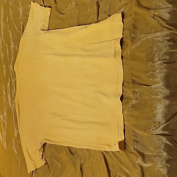 Vintage The Mountain yellow wolf T-shirt men size large. - Picture 2 of 3